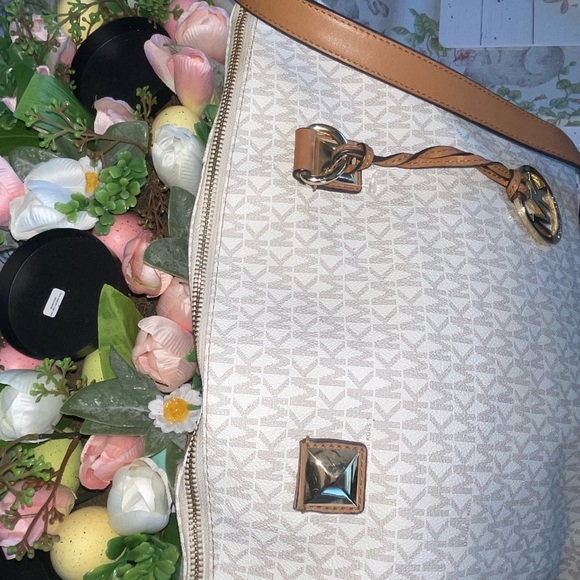 Michael Kors purse - Picture 4 of 7